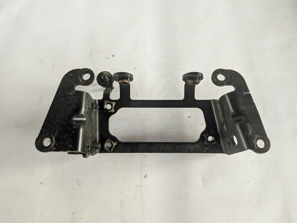 кронштейн корпуса топливного фильтра б/у - 1